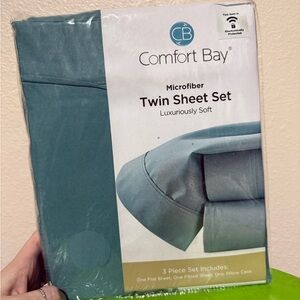 Comfort Bay Microfiber Twin Sheet Set in Blue‎
